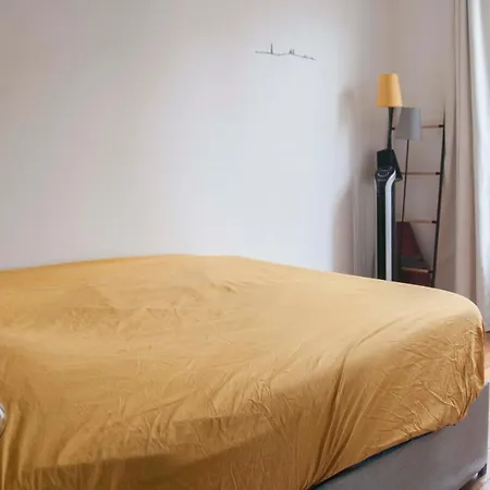 Nice Apt With Balcony In Parmentier Paříž